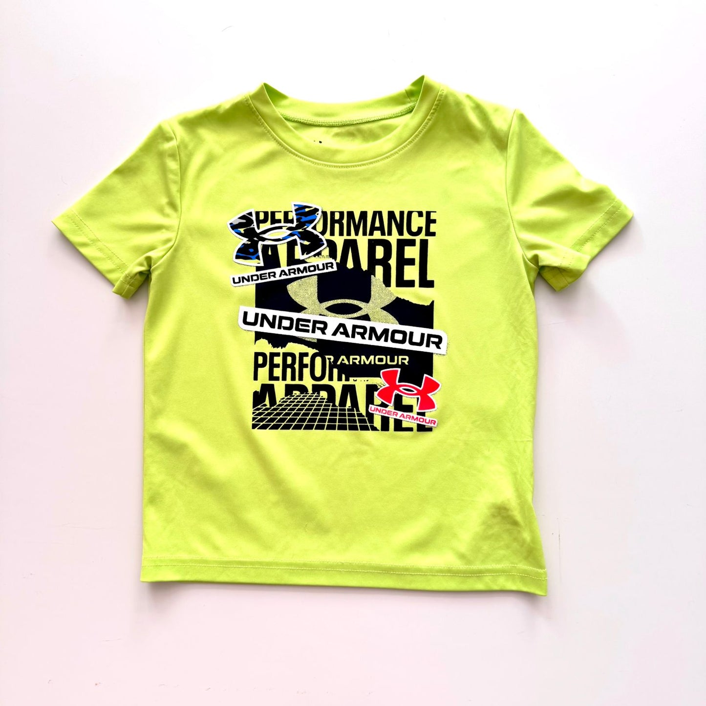 4T Camiseta Under armour Nuevo